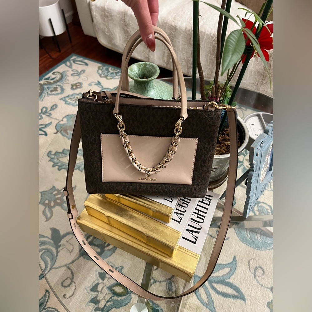 Michael Kors chain messenger Bag (M3)